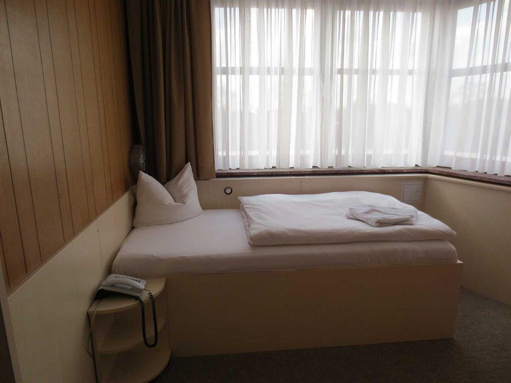 Central-Hotel Tegel Берлин Екстериор снимка