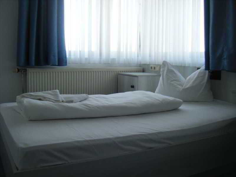 Central-Hotel Tegel Берлин Екстериор снимка