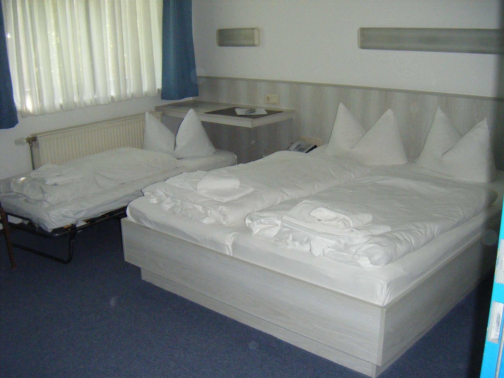 Central-Hotel Tegel Берлин Екстериор снимка