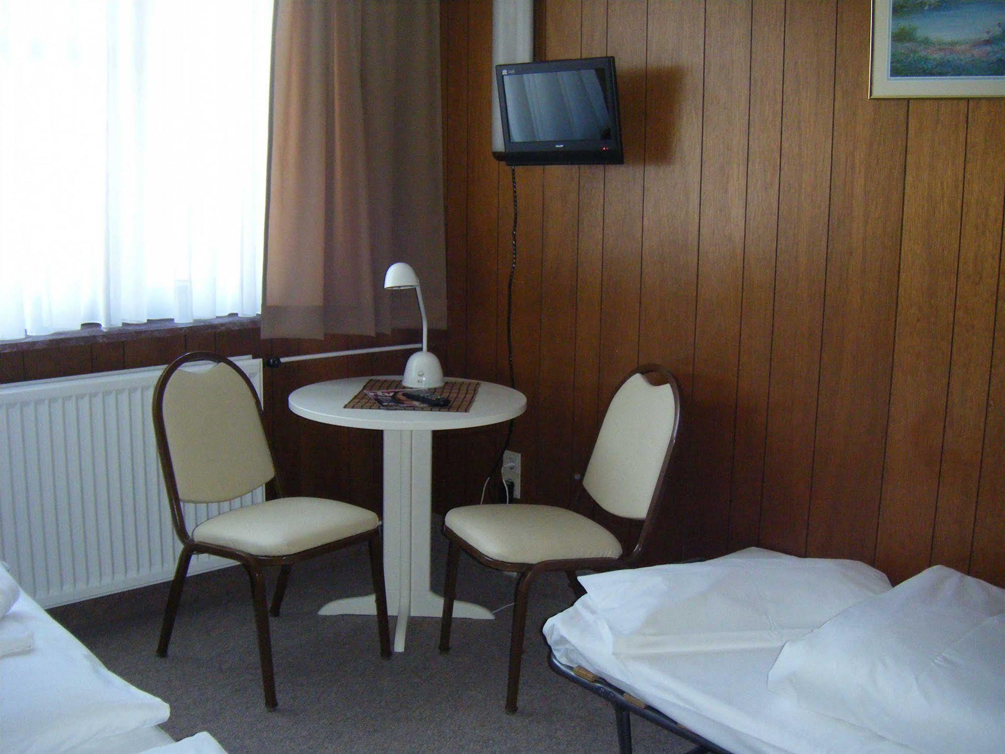 Central-Hotel Tegel Берлин Екстериор снимка