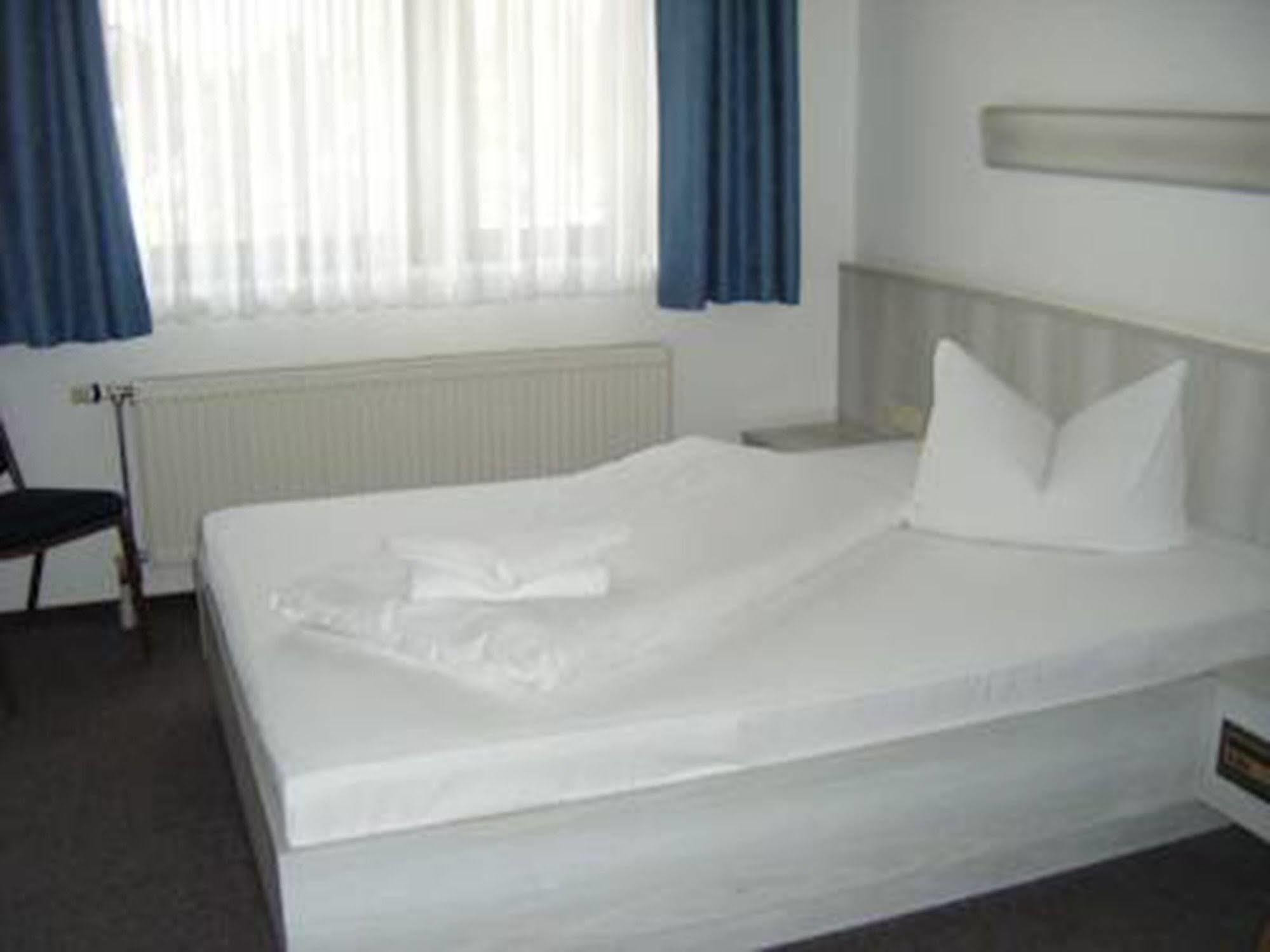 Central-Hotel Tegel Берлин Екстериор снимка