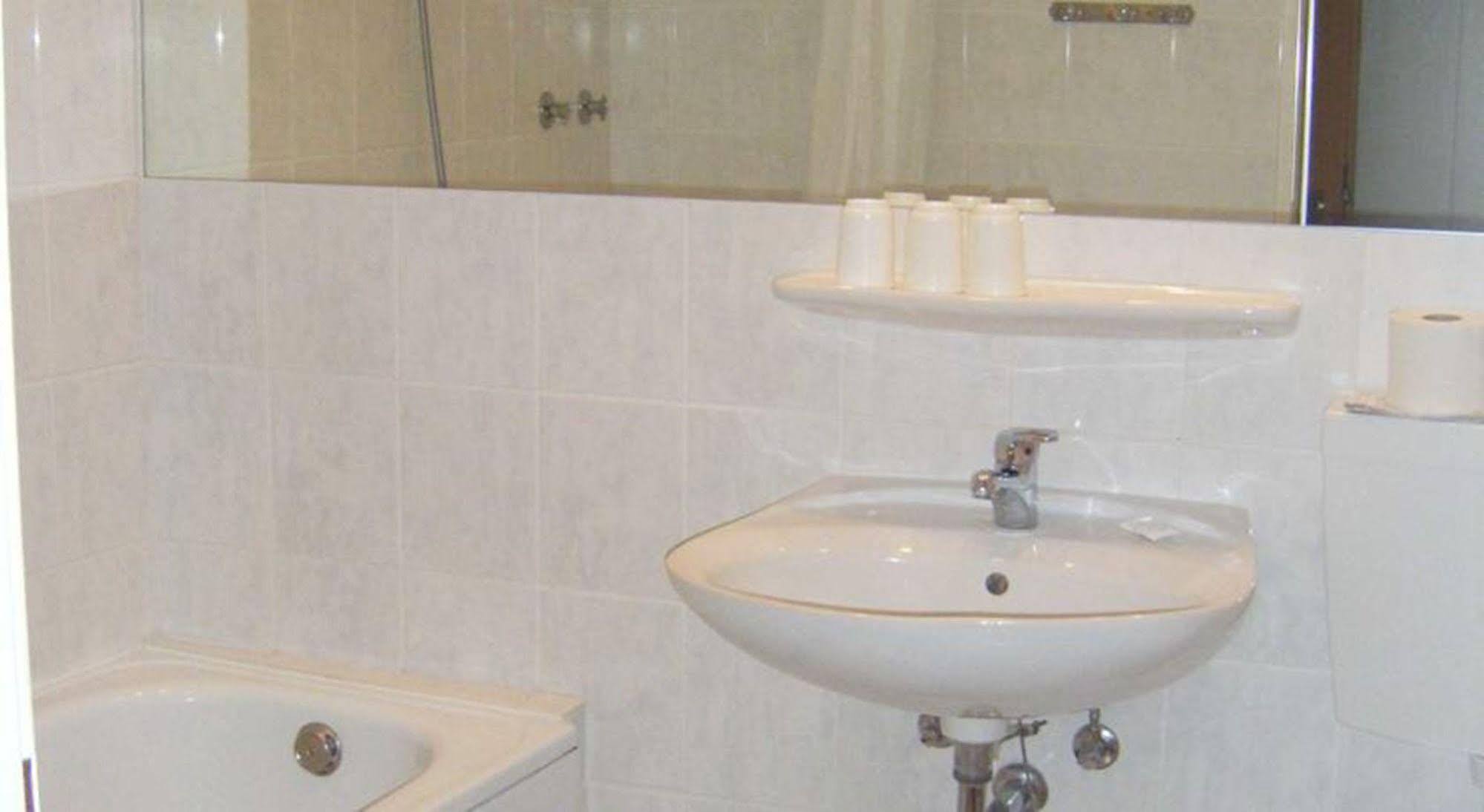 Central-Hotel Tegel Берлин Екстериор снимка