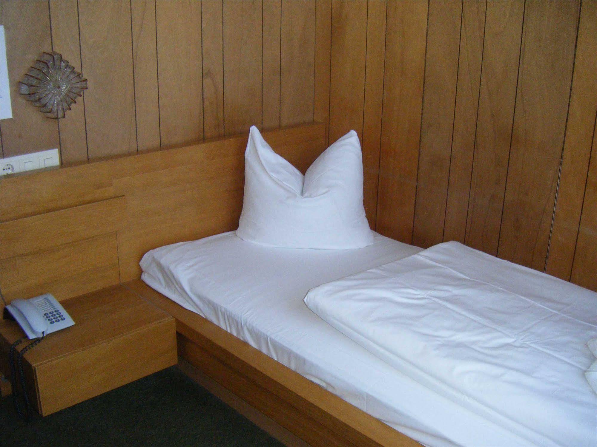 Central-Hotel Tegel Берлин Екстериор снимка
