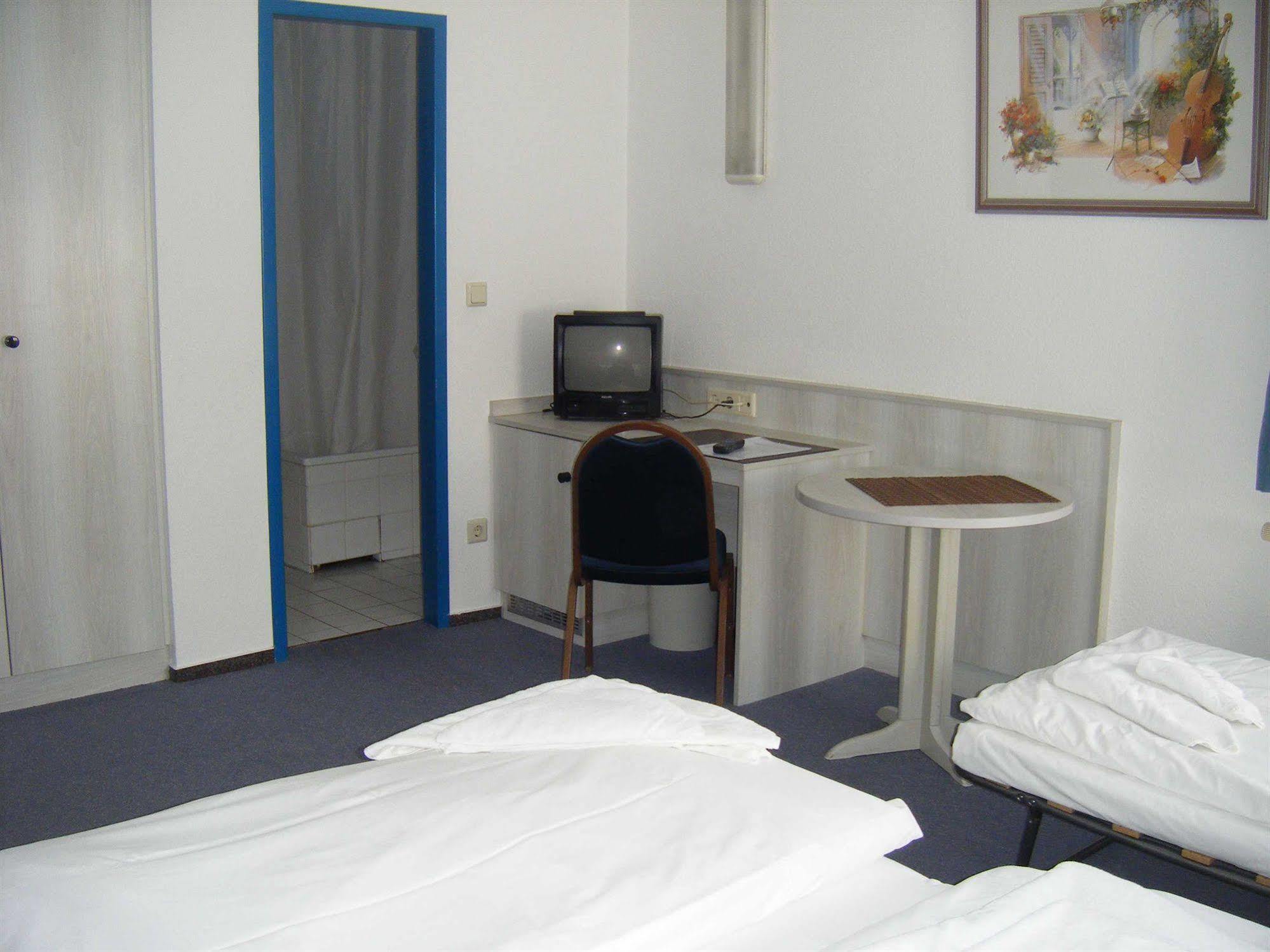 Central-Hotel Tegel Берлин Екстериор снимка