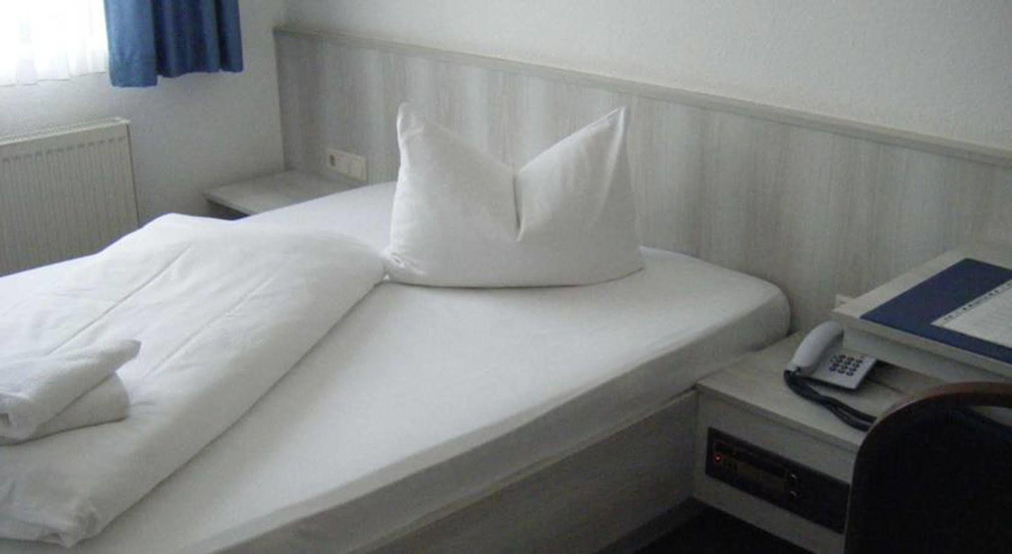 Central-Hotel Tegel Берлин Екстериор снимка